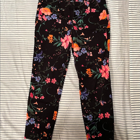 Old Navy Pants - Old Navy Pixie Mid-Rise Multicoloured Floral Pants
